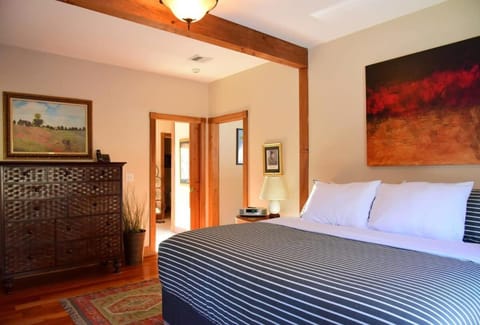 Berkshire Vacation Rentals: Peaceful Post and Beam Loft Sleeps 9 House in New Marlborough