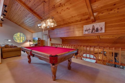 Dogwood Place- Hot Tub- Pet Friendly- Pool Table- Wood Fireplace- Amenity Access House in Truckee