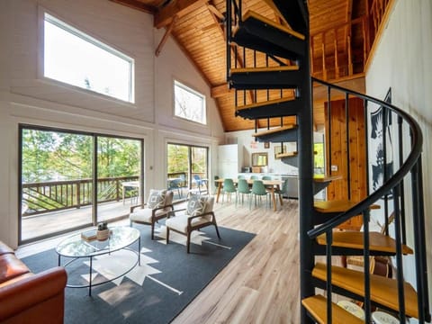 Berkshire Vacation Rentals: Beautiful Barn Style Home On Otis Reservoir Haus in Otis
