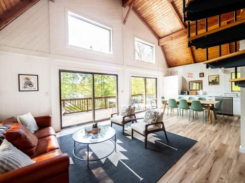 Berkshire Vacation Rentals: Beautiful Barn Style Home On Otis Reservoir Haus in Otis