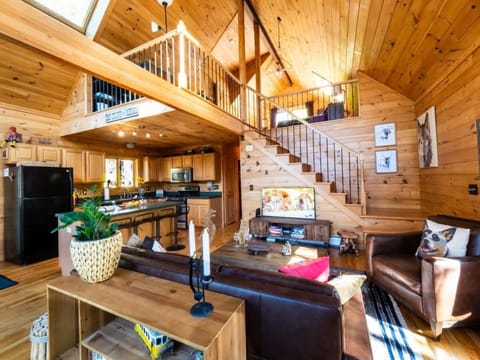 Berkshire Vacation Rentals: Secluded Cabin On Acres Of Woods Lake Access Haus in Otis