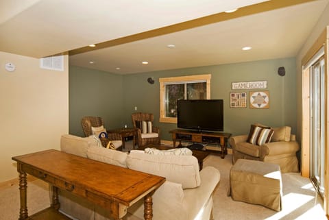 Red Cedar on North Shore - Beautiful 3BR w Gorgeous Furnishings in Tahoe City House in Tahoe City