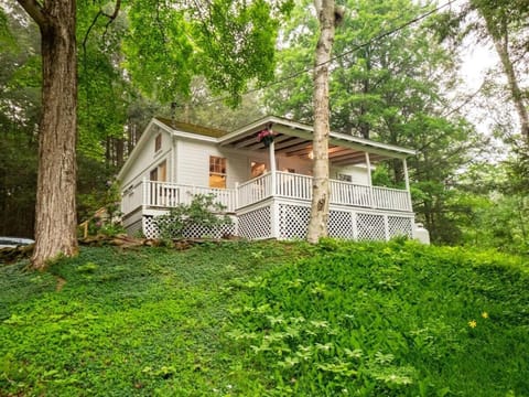 Berkshire Vacation Rentals: Private Cottage Come Enjoy Nature House in Berkshires