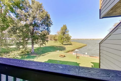 Tranquility on the Lake Condominio in Lake Conroe