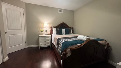 BNB豪华双人大房king bed big Room Vacation rental in Chino Hills