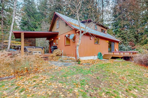 Little Sand Creek Chalet House in Ponderay