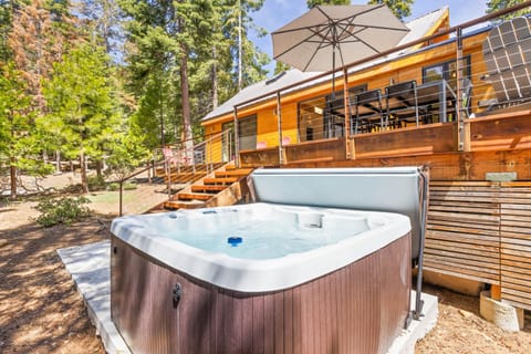 Wildwood - Modern 2 BR with Private Hot tub Walk to North Tahoe Regional Park House in Tahoe Vista