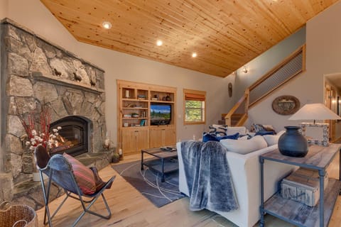 Woodcrest at Tahoe Donner 3BR with Pool Table - 3000 sq ft House in Truckee