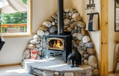 New Listing! Woodland Heights at Tahoe Park- Pet Friendly - Private Beach House in Tahoe City