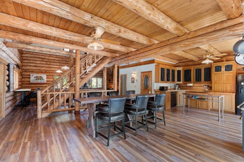 Tahoe Wanderer - 3 BR Luxury Log Cabin with Additional Loft, Private Hot Tub House in Tahoe Vista