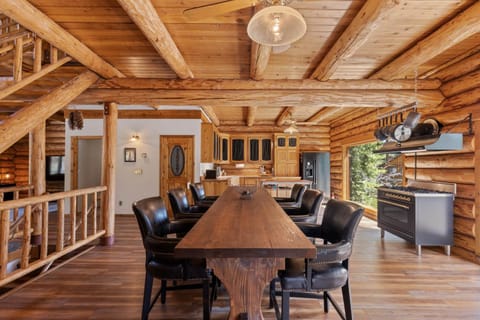 Tahoe Wanderer - 3 BR Luxury Log Cabin with Additional Loft, Private Hot Tub House in Tahoe Vista