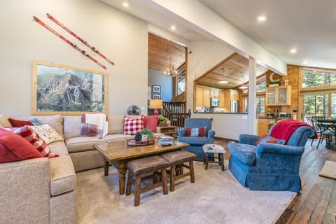 Tall Pines Lodge at Northstar - Three Story Home with Tall Ceilings, Pet Friendly, Shuttle Service House in Northstar Drive