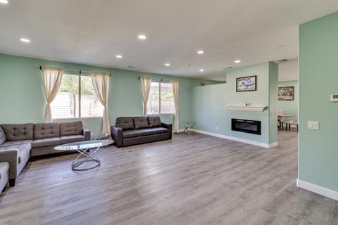 Spacious Lake Elsinore Home with Pool and Hot Tub! Maison in Lake Elsinore