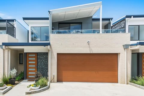 Avenue Escape - Contemporary Living at Corrimal House in Wollongong