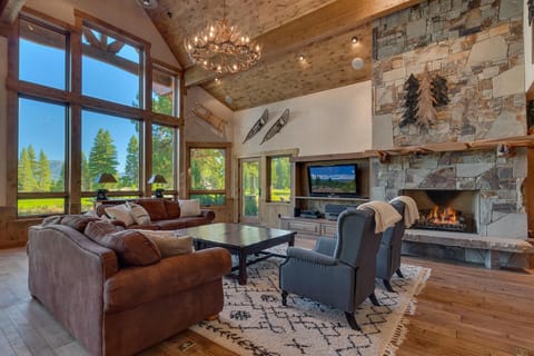 Highland Estate at Old Greenwood - Large, Luxury, Private Hot Tub & Amenity Access Maison in Truckee