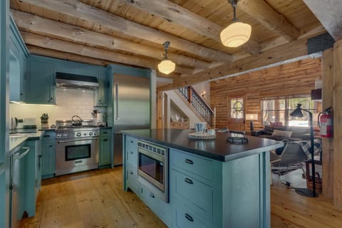 Hooga House on the West Shore - Stunning Log Cabin w Private Hot Tub - Pet Friendly! House in Lake Tahoe