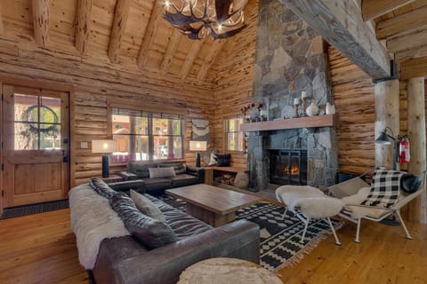Hooga House on the West Shore - Stunning Log Cabin w Private Hot Tub - Pet Friendly! House in Lake Tahoe