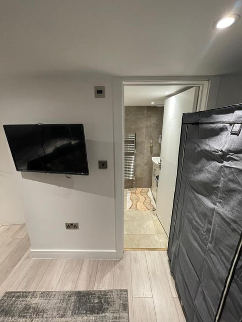 Unique, Stylish, Non-smoking, Riverview Loft EnSuite for Rent Apartment in Dartford