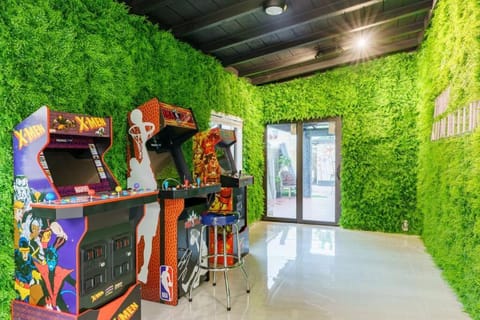 New Miami & Calle Ocho Home with Arcade! Condo in Coral Gables