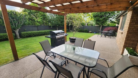 Patio, BBQ facilities, Garden, Seating area, Garden view