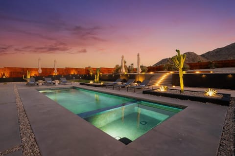 Sunset Serenity Pool Golf Luxury House in Joshua Tree