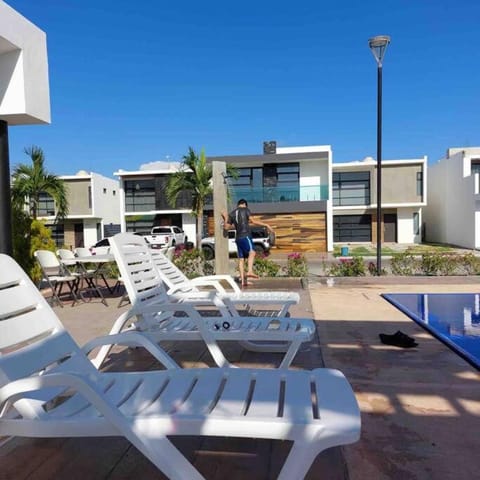 Residencia nueva en privada con alberca 5 camas Villa in Culiacan