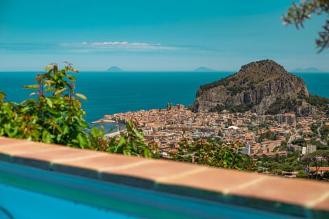 Pool view, Sea view