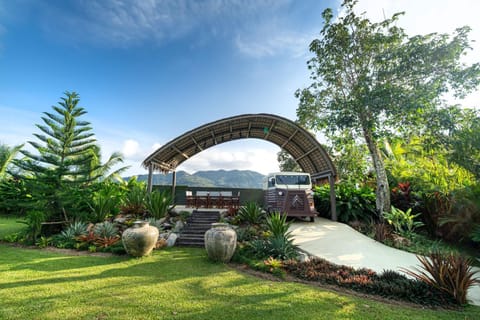 Day, Garden, Garden, Dining area, Garden view, Mountain view