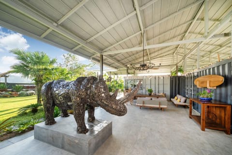 Patio, Day, Living room, Seating area, Garden view