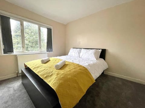 (S12) Bright 3 Bed Home With Free Parking Leeds House in Leeds