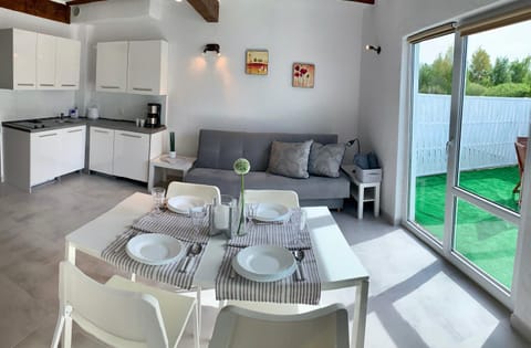 Balcony/Terrace, Living room, Seating area, Dining area
