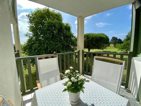 Day, View (from property/room), Balcony/Terrace, Dining area, Garden view