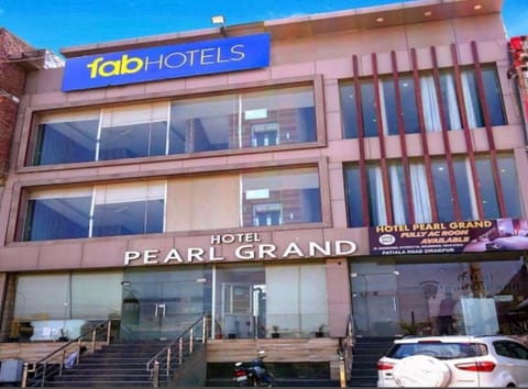 Hotel The Pearl Grand - Top Rated ! Most Awarded ! Parking ! Lift ! Luxury Rooms ! Best Selling Hotel in Chandigarh