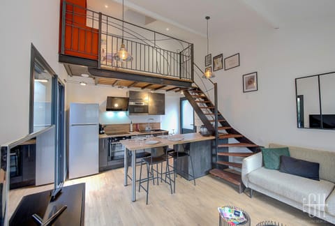 Kitchen or kitchenette, Living room