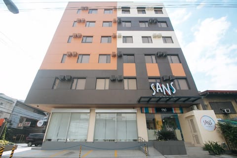 Sans Hotel at One JD Place Makati by RedDoorz Hotel in Pasay