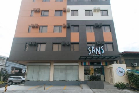Sans Hotel at One JD Place Makati by RedDoorz Hotel in Pasay