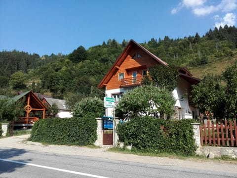 Nearby landmark, Facade/entrance, Natural landscape