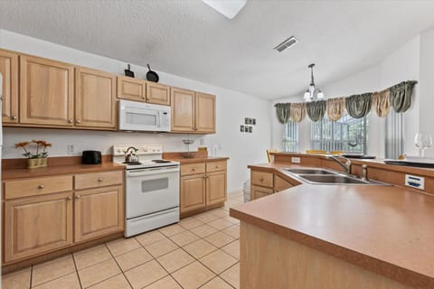 4676 Cumbrian Lakes House in Kissimmee
