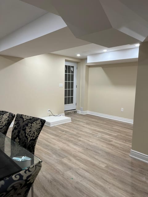 1 Double bed room for two person and kid in a large new cozy second unit Vacation rental in Brant