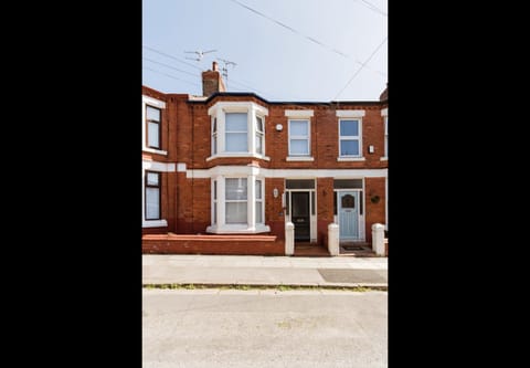 Property building, Day, Neighbourhood, Street view