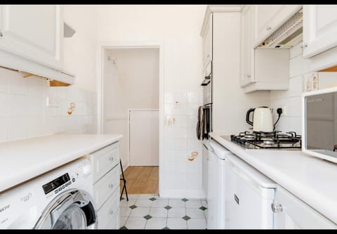 Kitchen or kitchenette, minibar, pet friendly, toaster