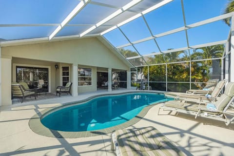 Newly Renovated, Gulf Access & Heated Pool - Villa Following the Sun - Roelens Vacations Maison in Cape Coral