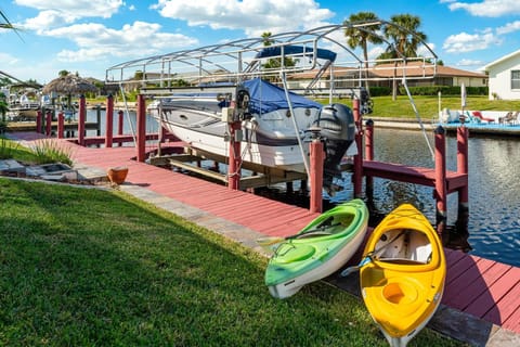 Direct Gulf Access, Boat Dock, Heated Pool & Spa - Villa Victoria's Sea-cret - Roelens Vacations House in Cape Coral