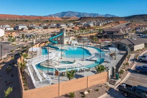 Adventure Base Camp Pet Friendly with Resort Living Pool, Arcade, Pickle-ball House in Washington