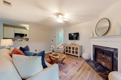 Sandpiper Cottage - 30 Day Rental Apartment in Mount Pleasant