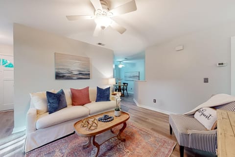 Sandpiper Cottage - 30 Day Rental Apartment in Mount Pleasant