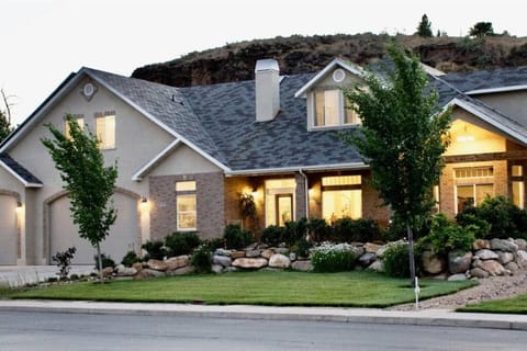 LV4 Large Basement Apartment for Zion Homebase Condo in Toquerville