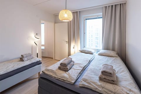 Stylish Scandinavian Suite - Sauna, Harbor & Free Parking Apartment in Helsinki