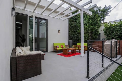 Breathtaking 3 BD Home in Melrose near Hollywood House in Beverly Hills