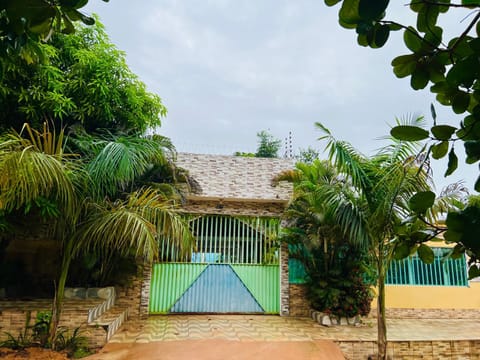 Facade/entrance, Day, Garden